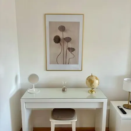 Neu! Helle Dachgeschosswohnung Apartmán Klagenfurt am Woerthersee