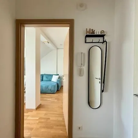 Neu! Helle Dachgeschosswohnung Apartmán Klagenfurt am Woerthersee